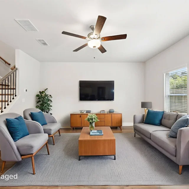 Poplar Row homes for rent in Hoschton ga living room